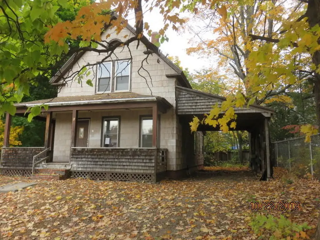 17 Lebanon Street Sanford ME 04073
