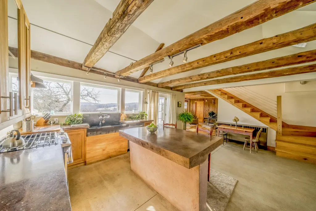 10 Stagecoach Road Liberty ME 04949