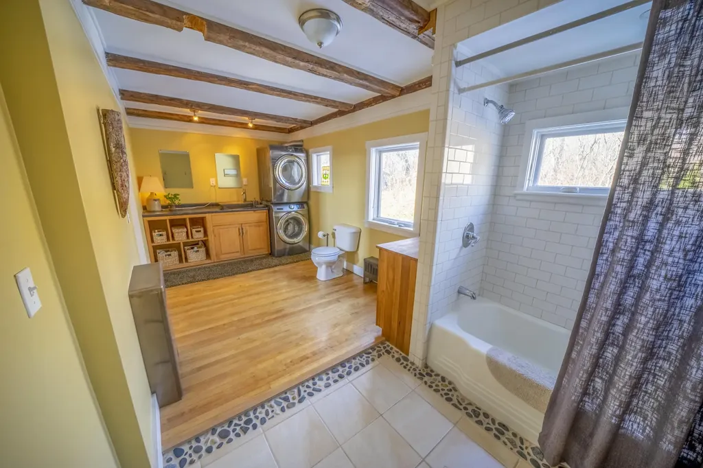 10 Stagecoach Road Liberty ME 04949