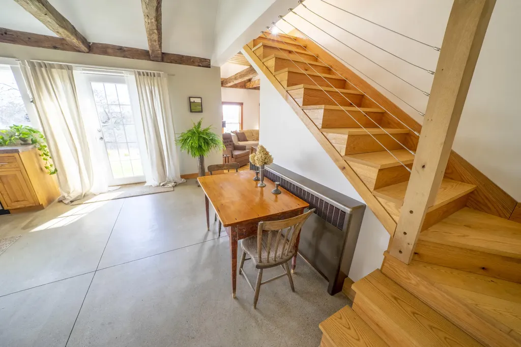10 Stagecoach Road Liberty ME 04949