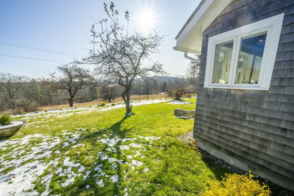 10 Stagecoach Road Liberty ME 04949