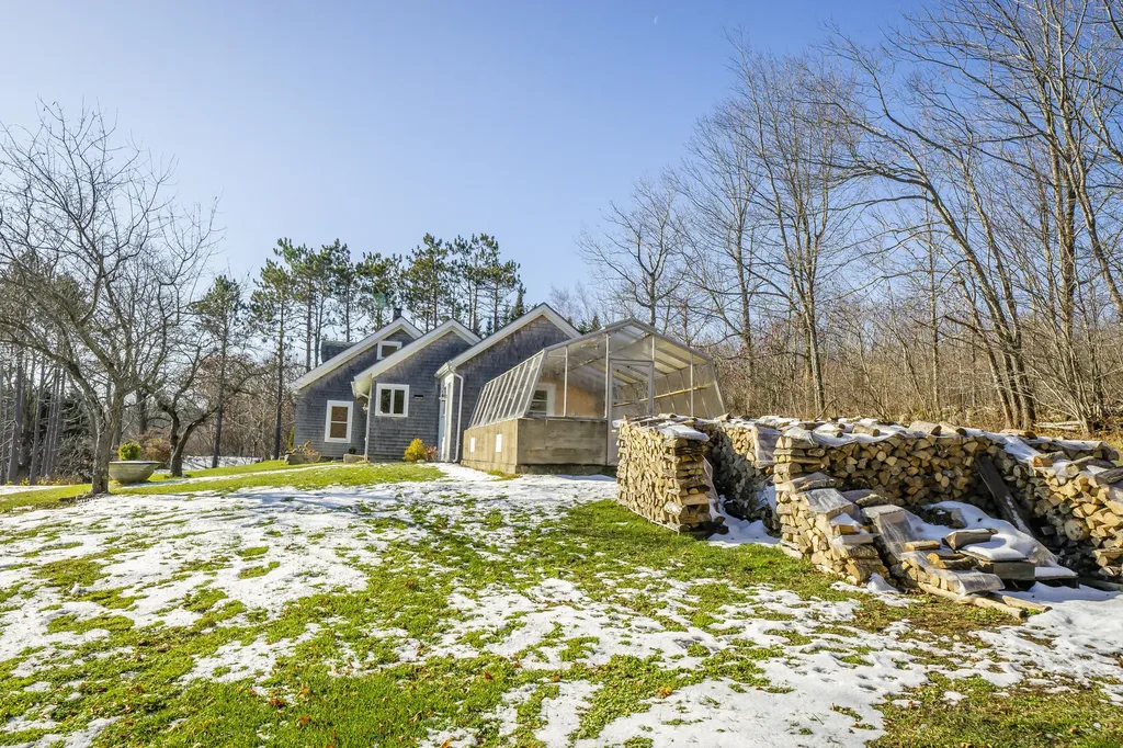 10 Stagecoach Road Liberty ME 04949