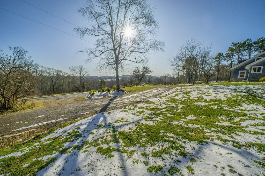 10 Stagecoach Road Liberty ME 04949