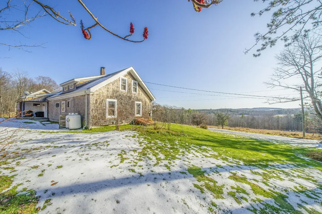 10 Stagecoach Road Liberty ME 04949