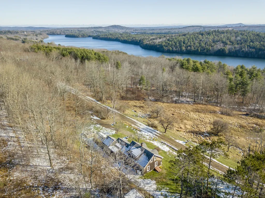 10 Stagecoach Road Liberty ME 04949
