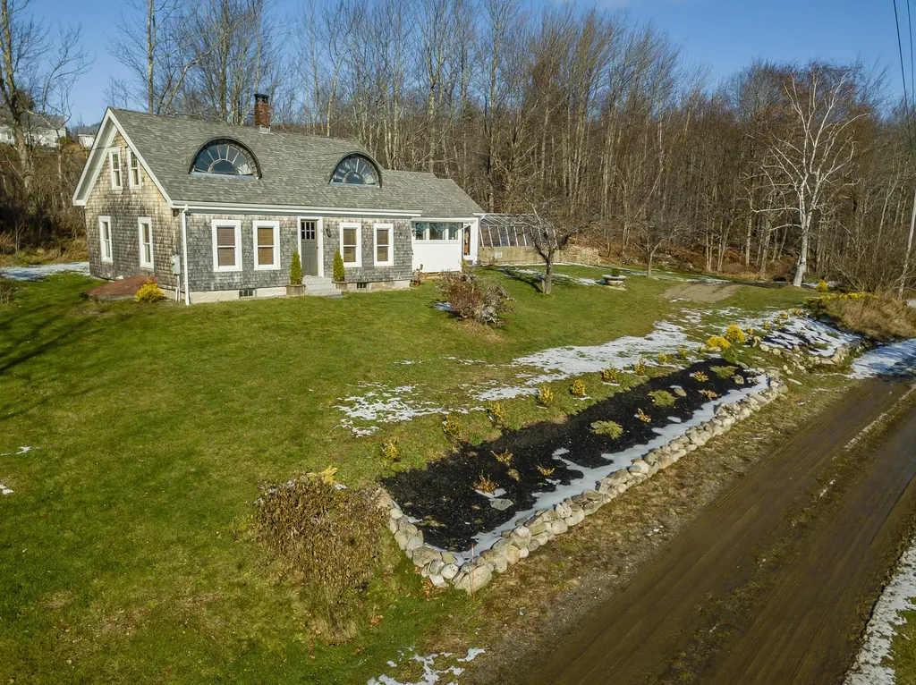 10 Stagecoach Road Liberty ME 04949