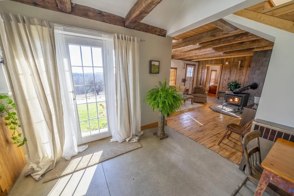 10 Stagecoach Road Liberty ME 04949