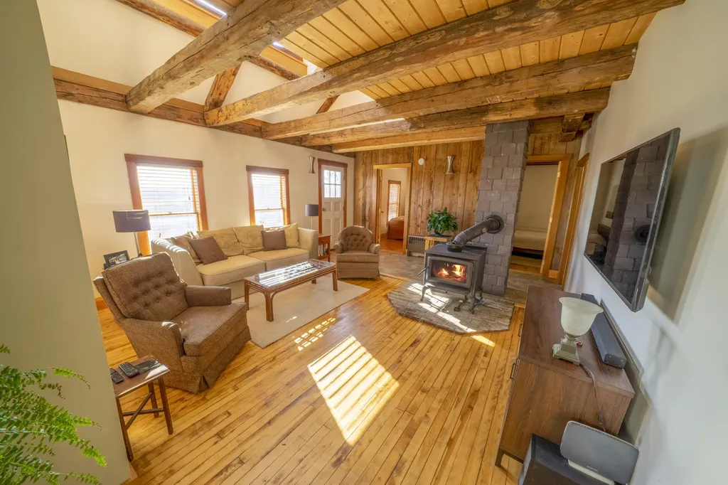 10 Stagecoach Road Liberty ME 04949