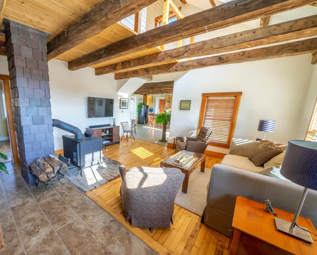 10 Stagecoach Road Liberty ME 04949