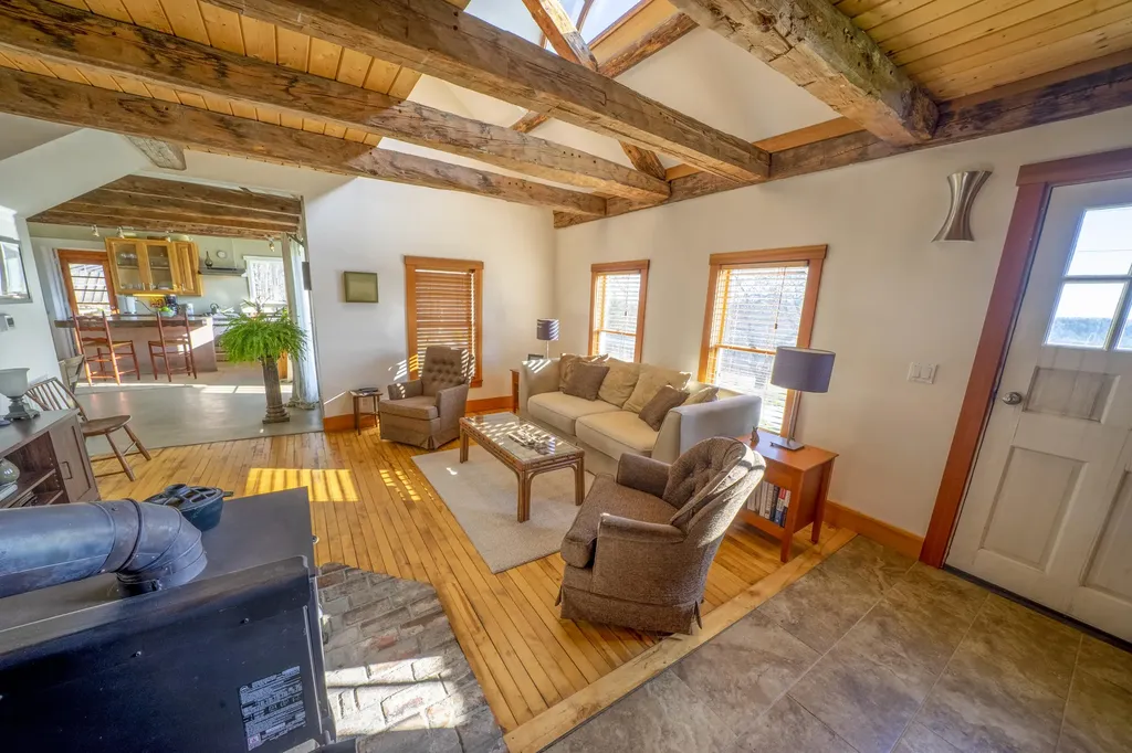 10 Stagecoach Road Liberty ME 04949