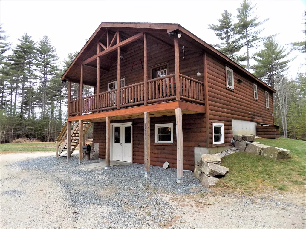 61 Coolidge Crossing Lamoine ME 04605
