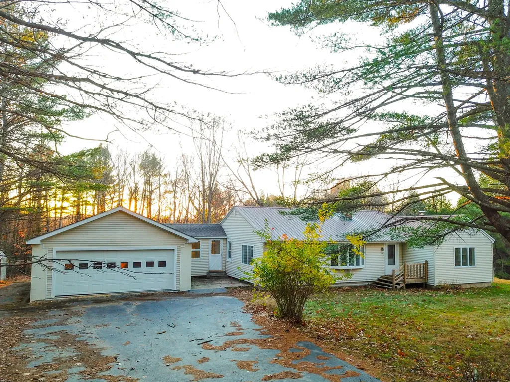 60 Lewis Road Naples ME 04055