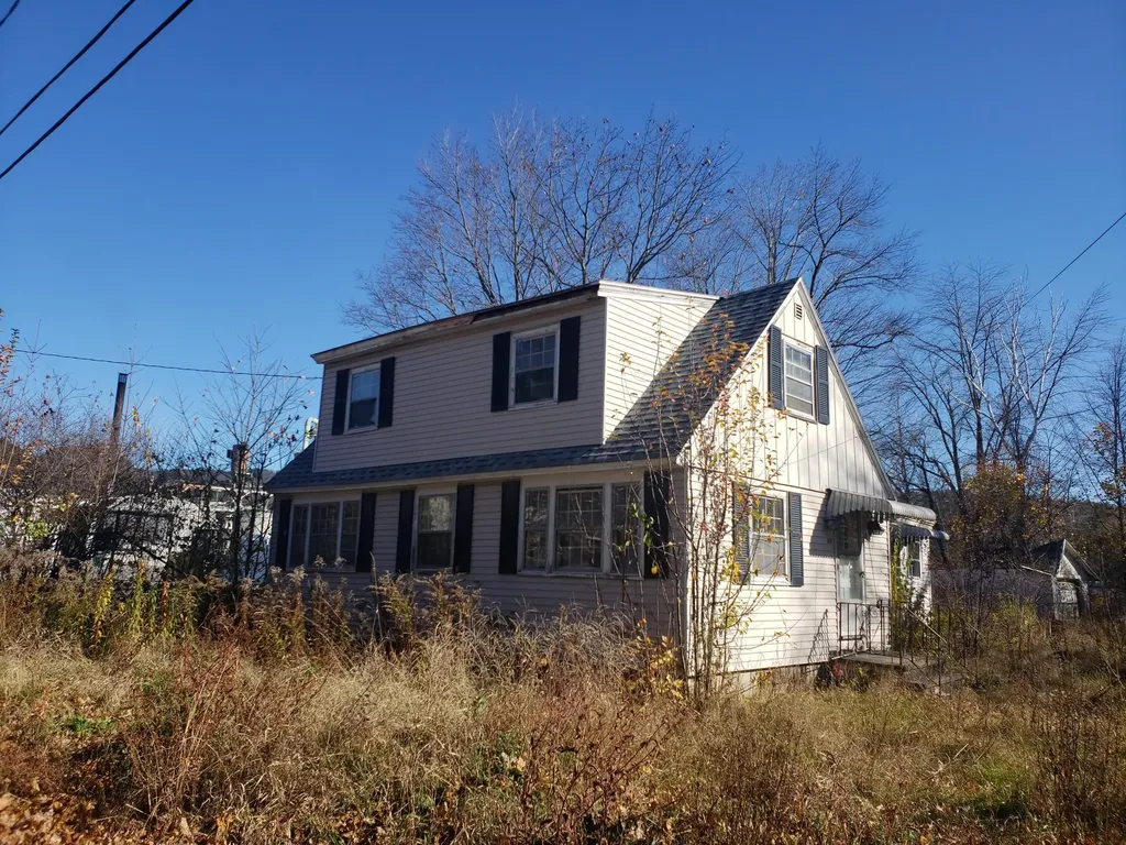 17 Third Street Dixfield ME 04224