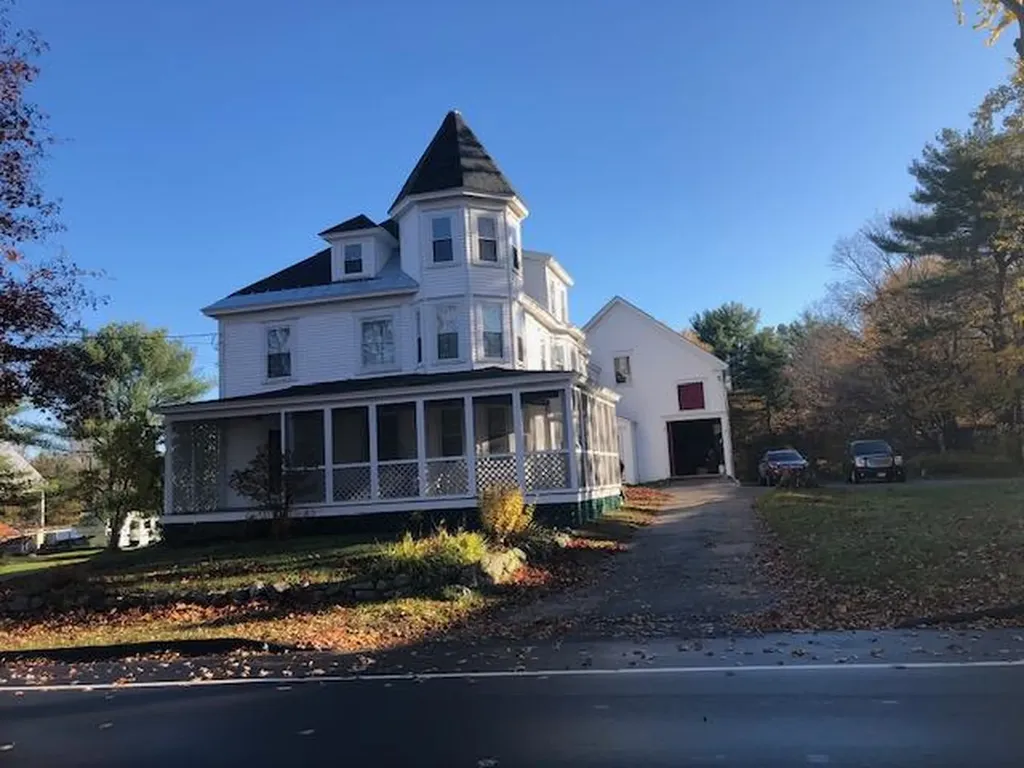 308 King Street Oxford ME 04270