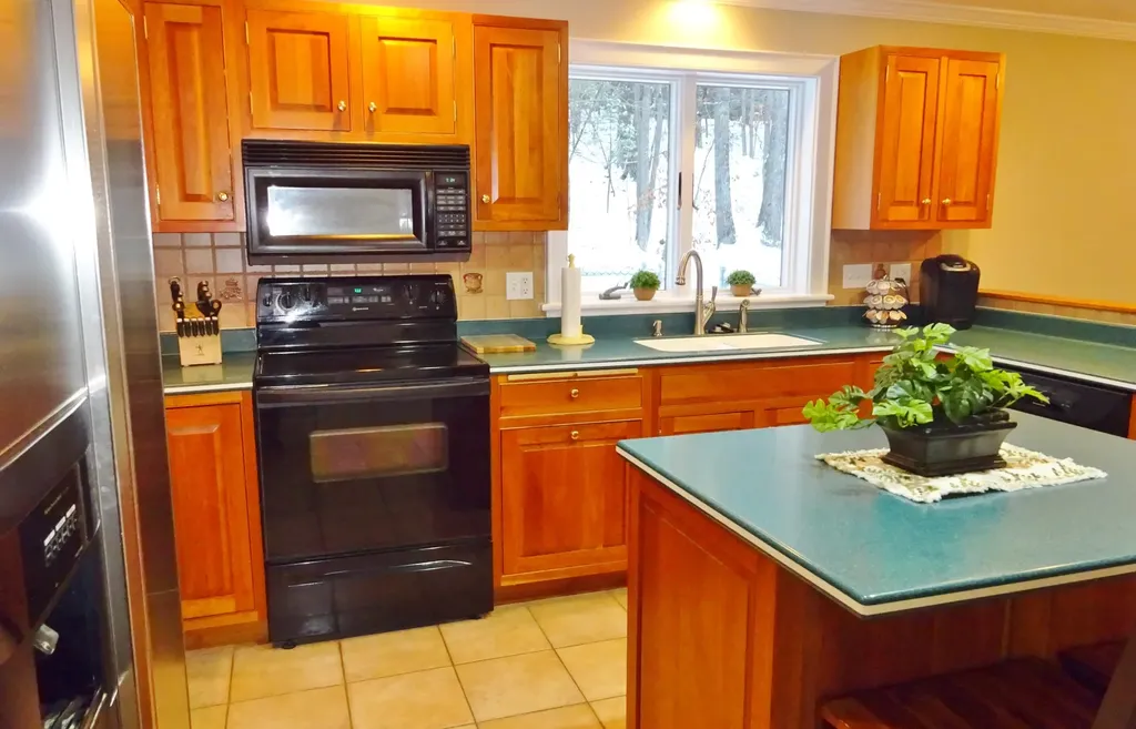 18 Hillside Drive Veazie ME 04401
