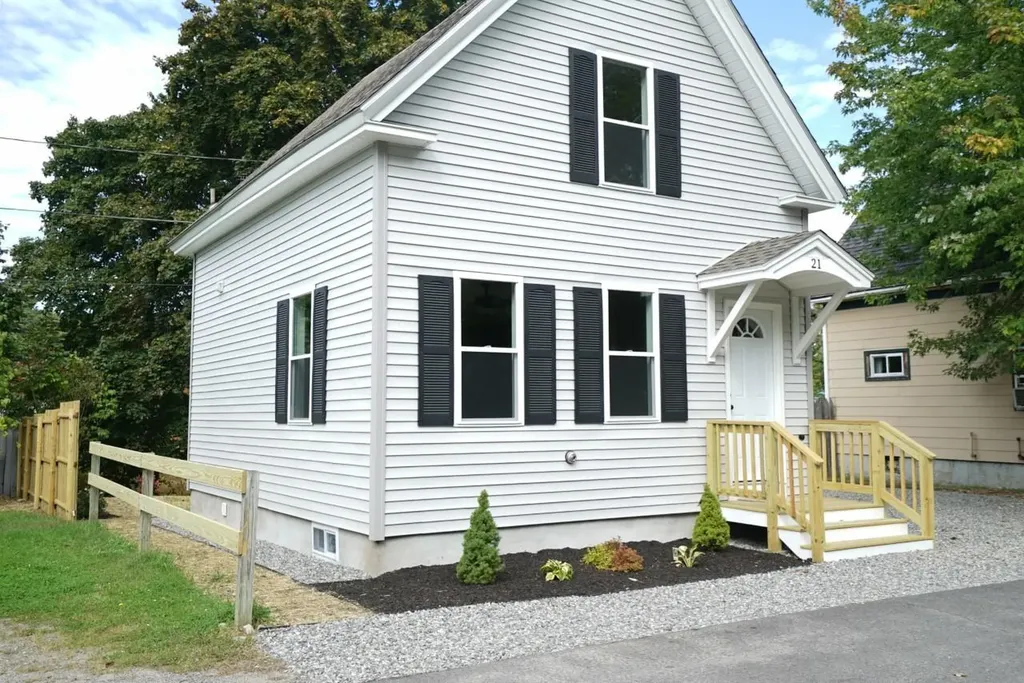 21 Railroad Avenue Oakland ME 04963