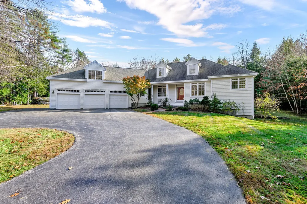 10 Fairway Drive Falmouth ME 04105