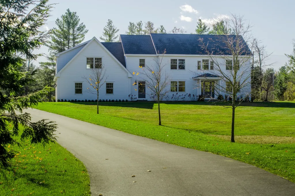 14 Parker Way Falmouth ME 04105