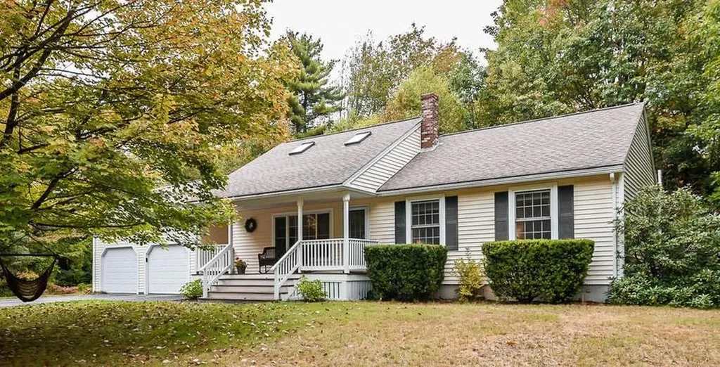 16 Allegra Way Buxton ME 04093