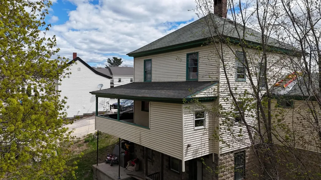 11 Barrows Street Paris ME 04281