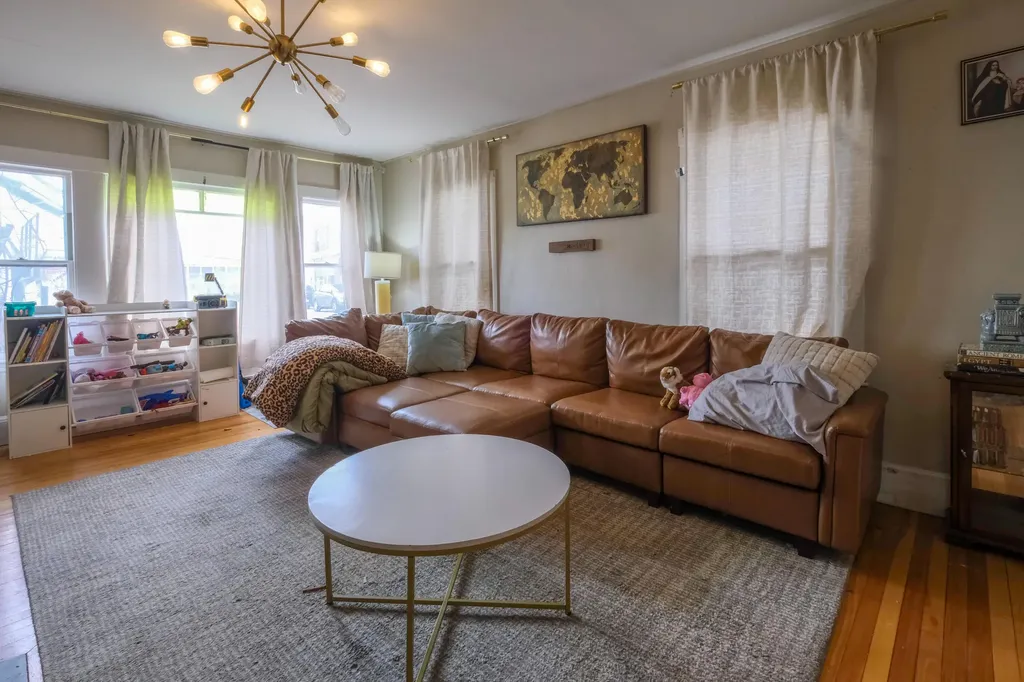 11 Barrows Street Paris ME 04281