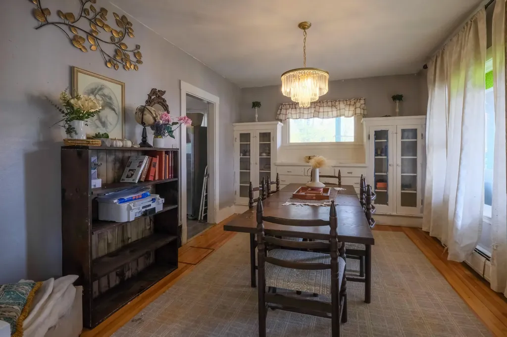 11 Barrows Street Paris ME 04281