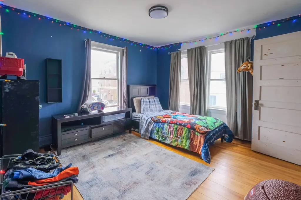 11 Barrows Street Paris ME 04281