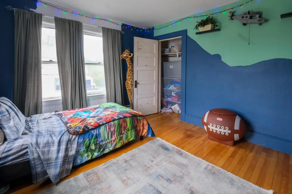 11 Barrows Street Paris ME 04281