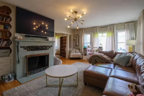 11 Barrows Street Paris ME 04281