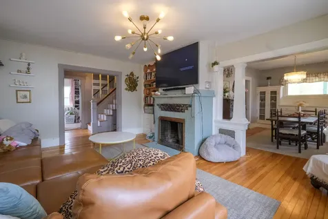 11 Barrows Street Paris ME 04281