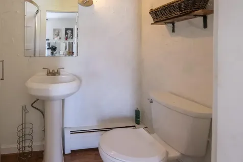 11 Barrows Street Paris ME 04281