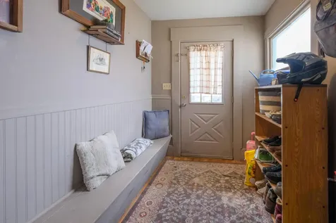 11 Barrows Street Paris ME 04281