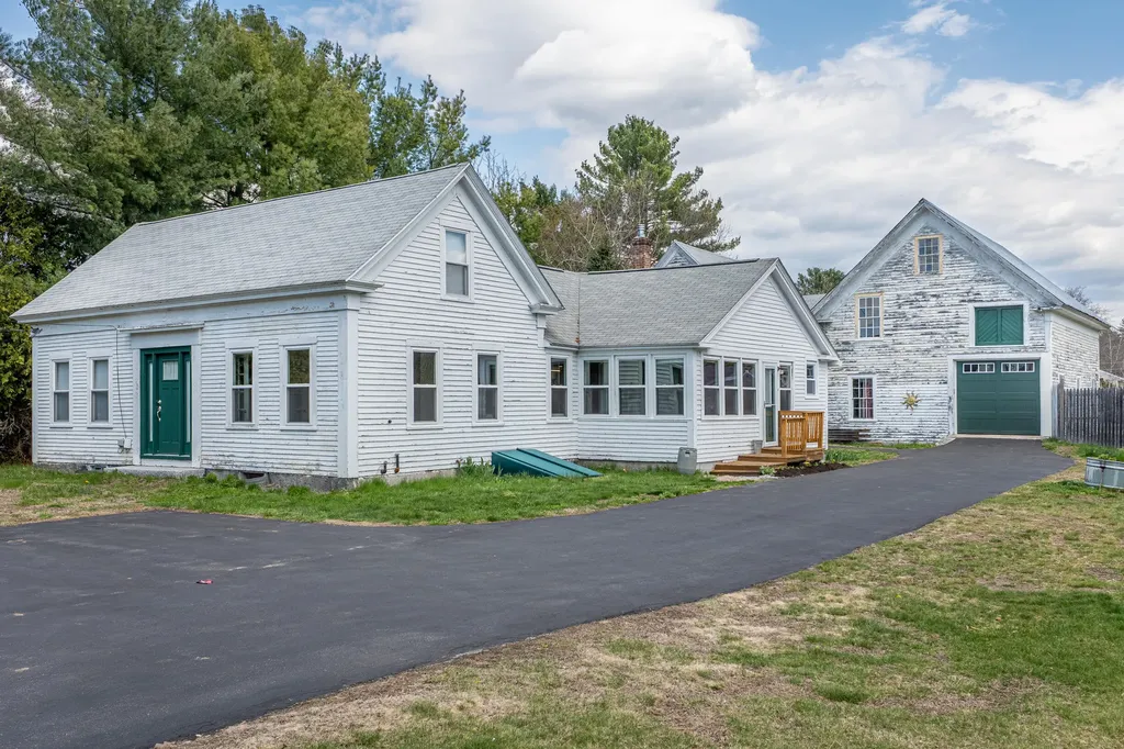 1105 Pequawket Trail Standish ME 04085