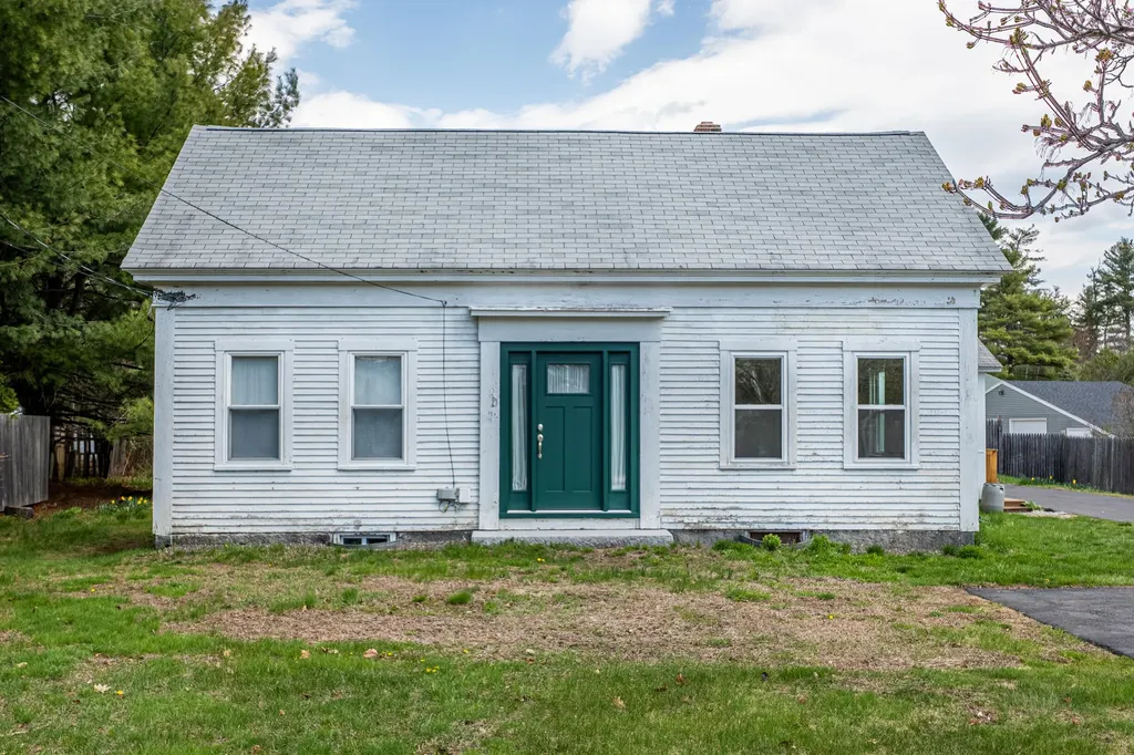 1105 Pequawket Trail Standish ME 04085