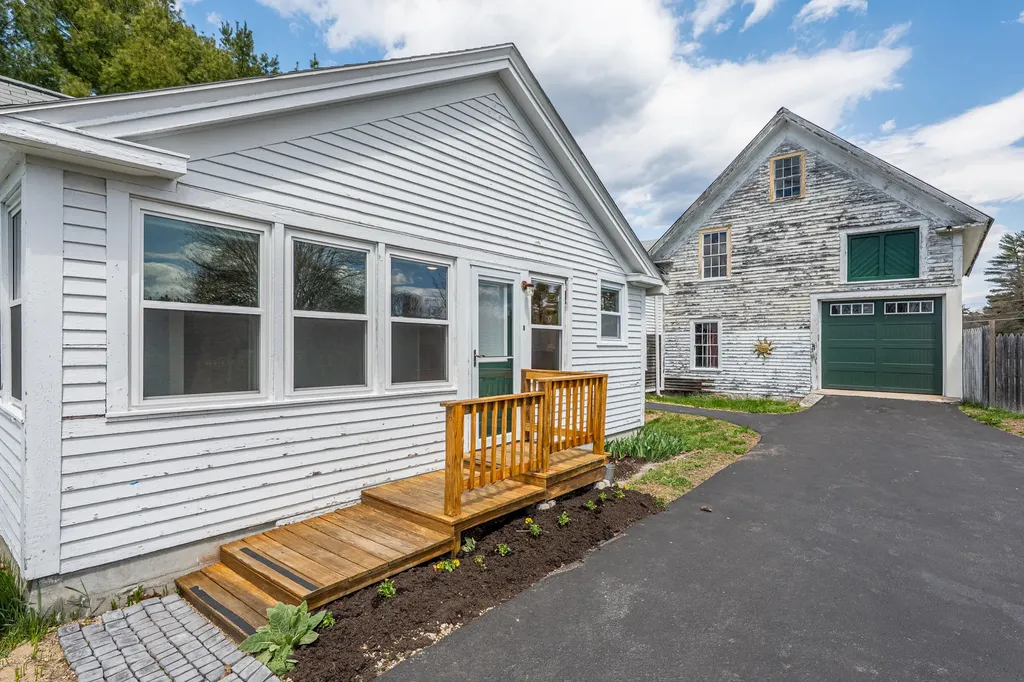 1105 Pequawket Trail Standish ME 04085
