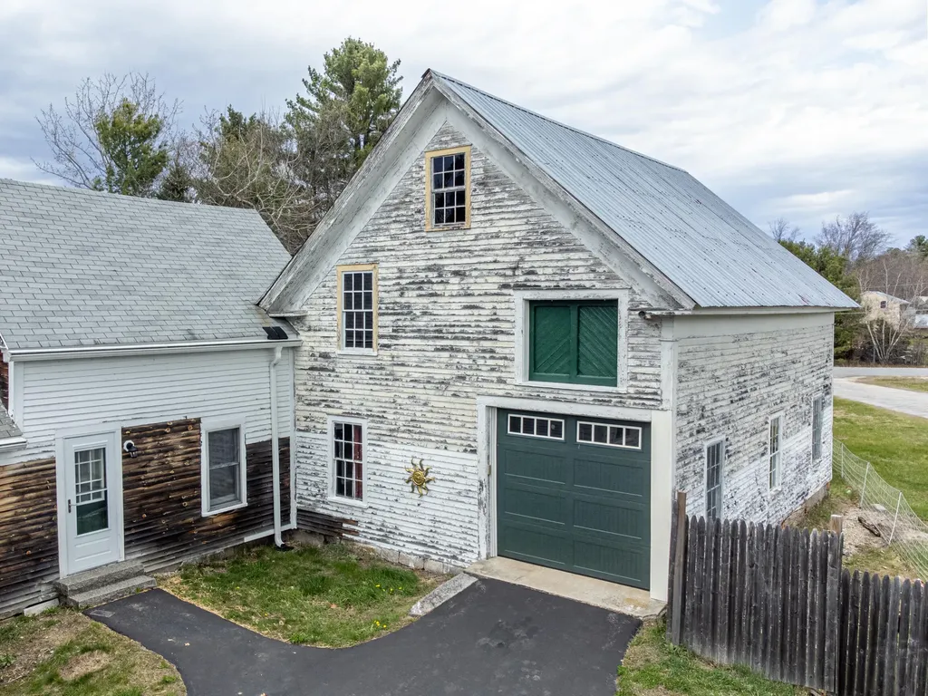 1105 Pequawket Trail Standish ME 04085