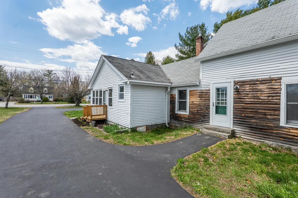 1105 Pequawket Trail Standish ME 04085
