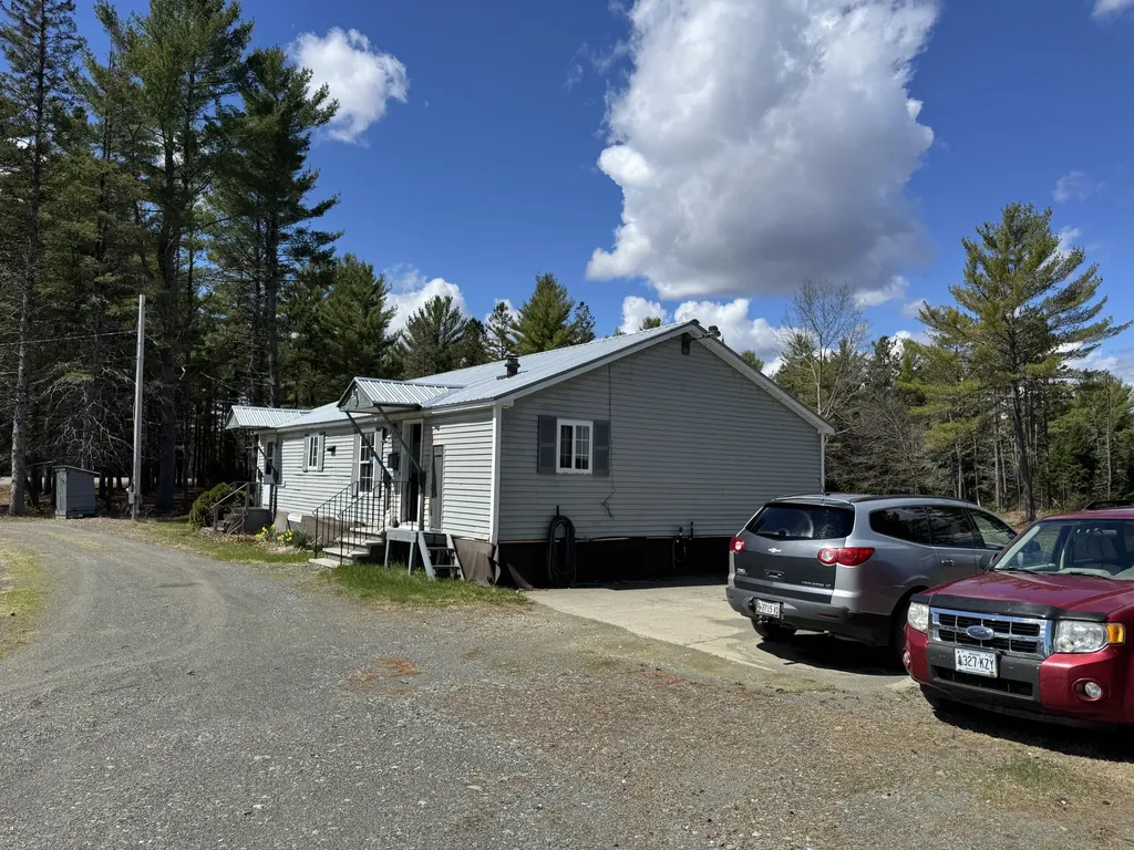 2415 Elliottsville Road Willimantic ME 04443