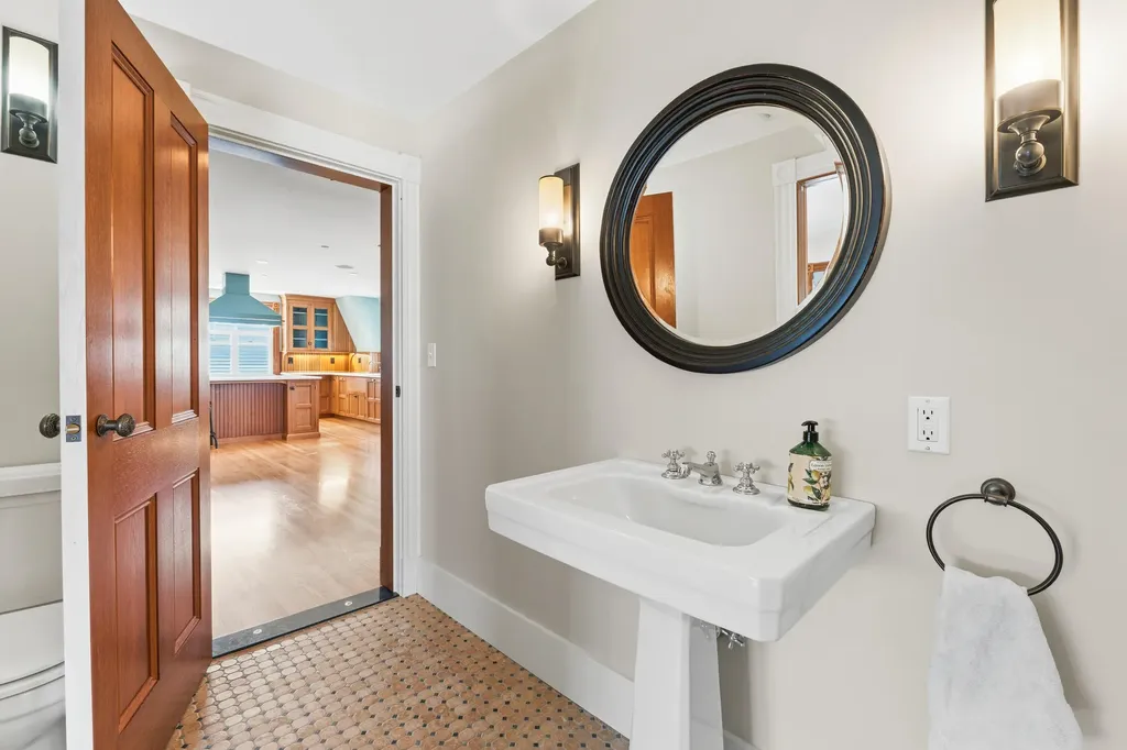 439 York Street York ME 03911