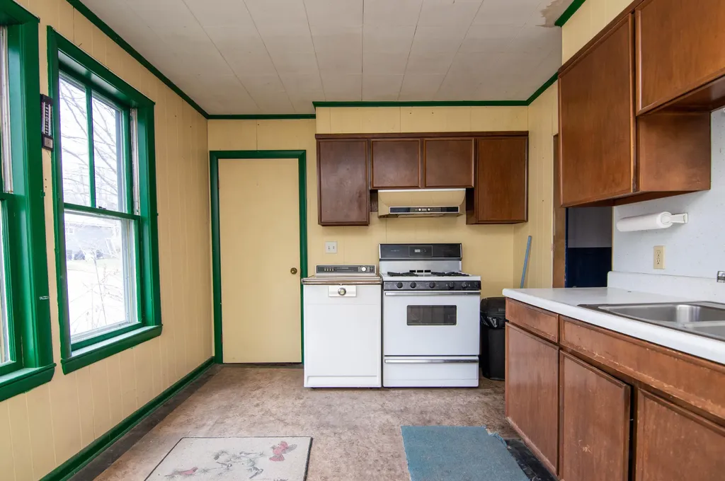27 Reservoir Avenue Lewiston ME 04240