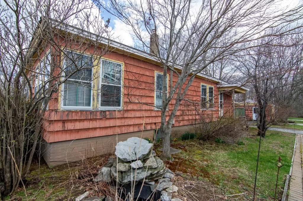 27 Reservoir Avenue Lewiston ME 04240