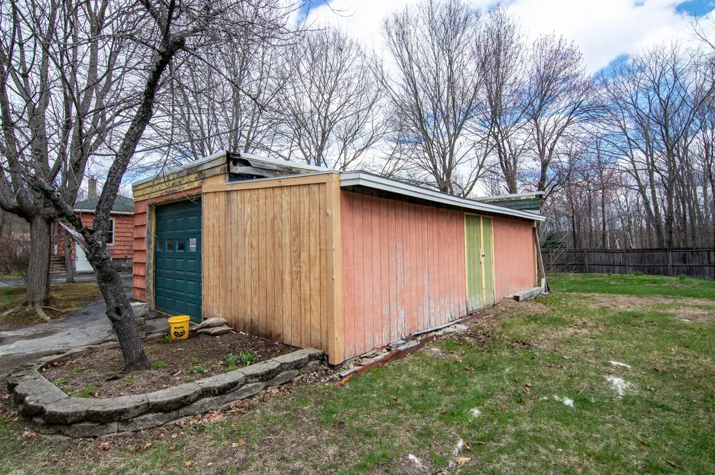 27 Reservoir Avenue Lewiston ME 04240