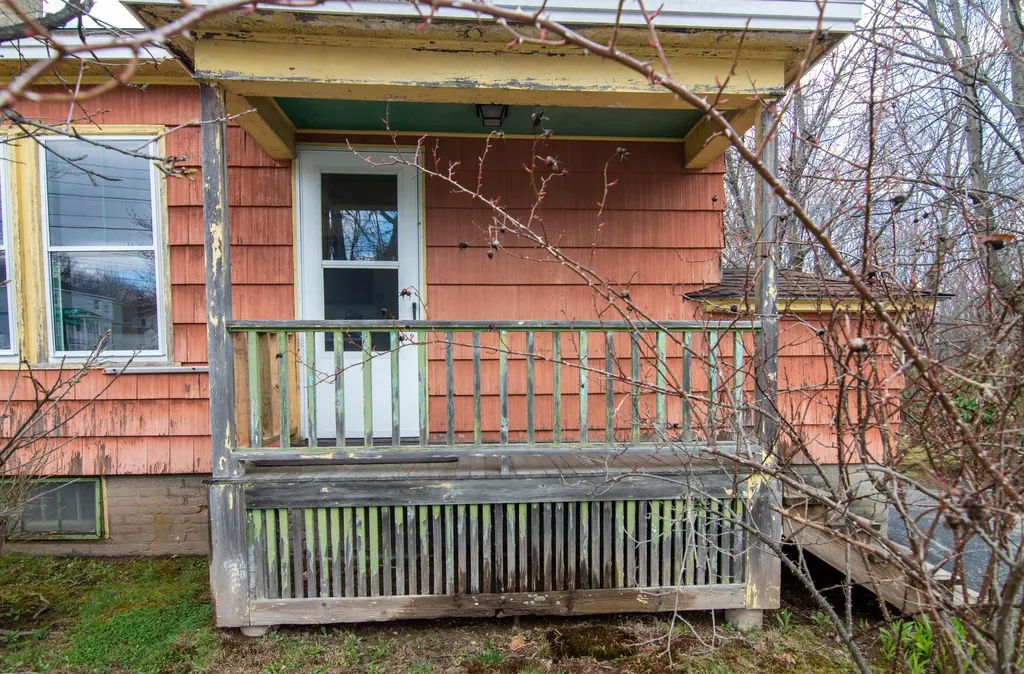 27 Reservoir Avenue Lewiston ME 04240