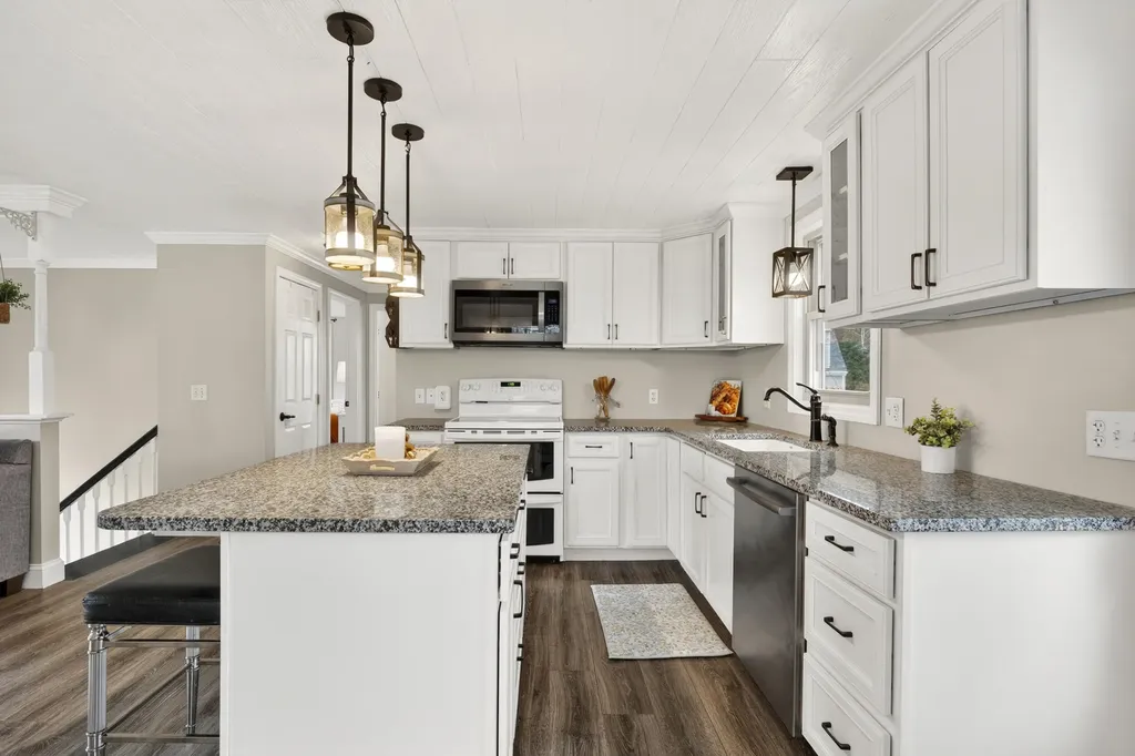 69 Summer Street Yarmouth ME 04096