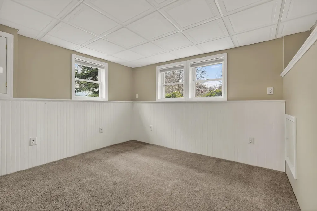 69 Summer Street Yarmouth ME 04096