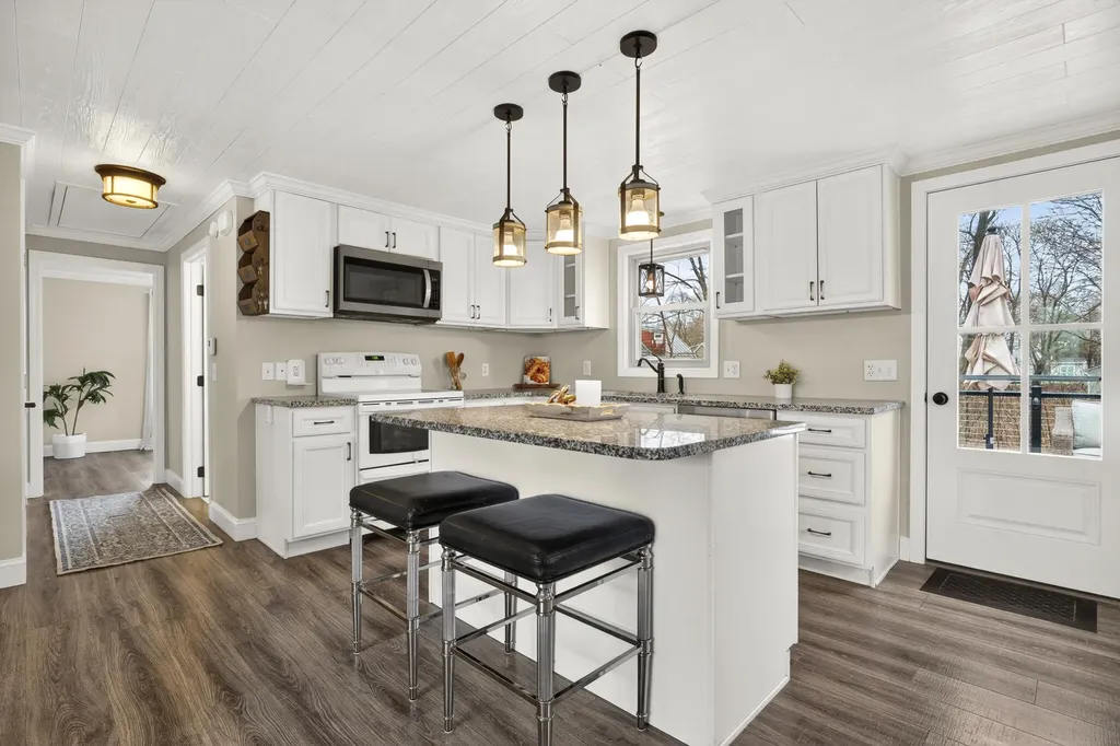 69 Summer Street Yarmouth ME 04096