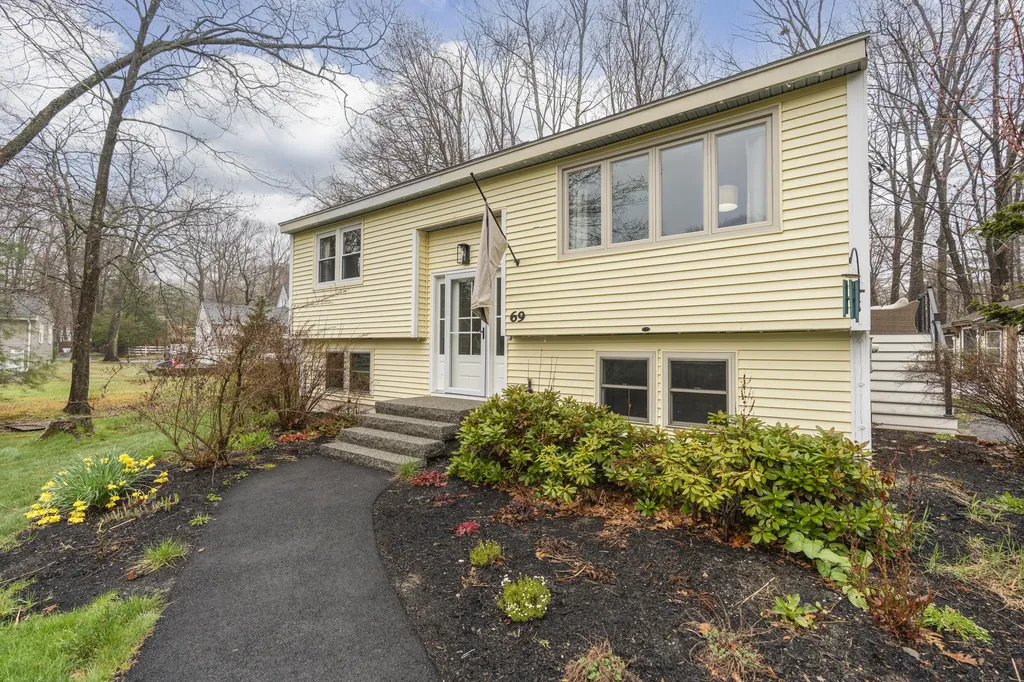69 Summer Street Yarmouth ME 04096