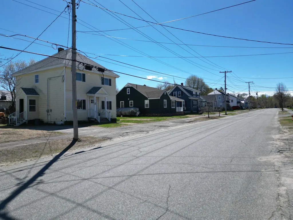 61 Eastland Avenue Millinocket ME 04462