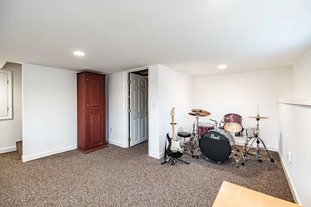 17 Belfield Street Portland ME 04103