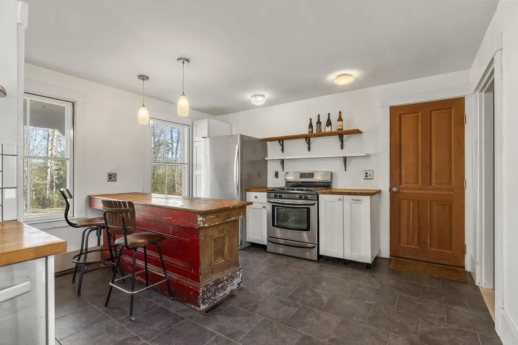 113 Lower Round Pond Road Bristol ME 04539